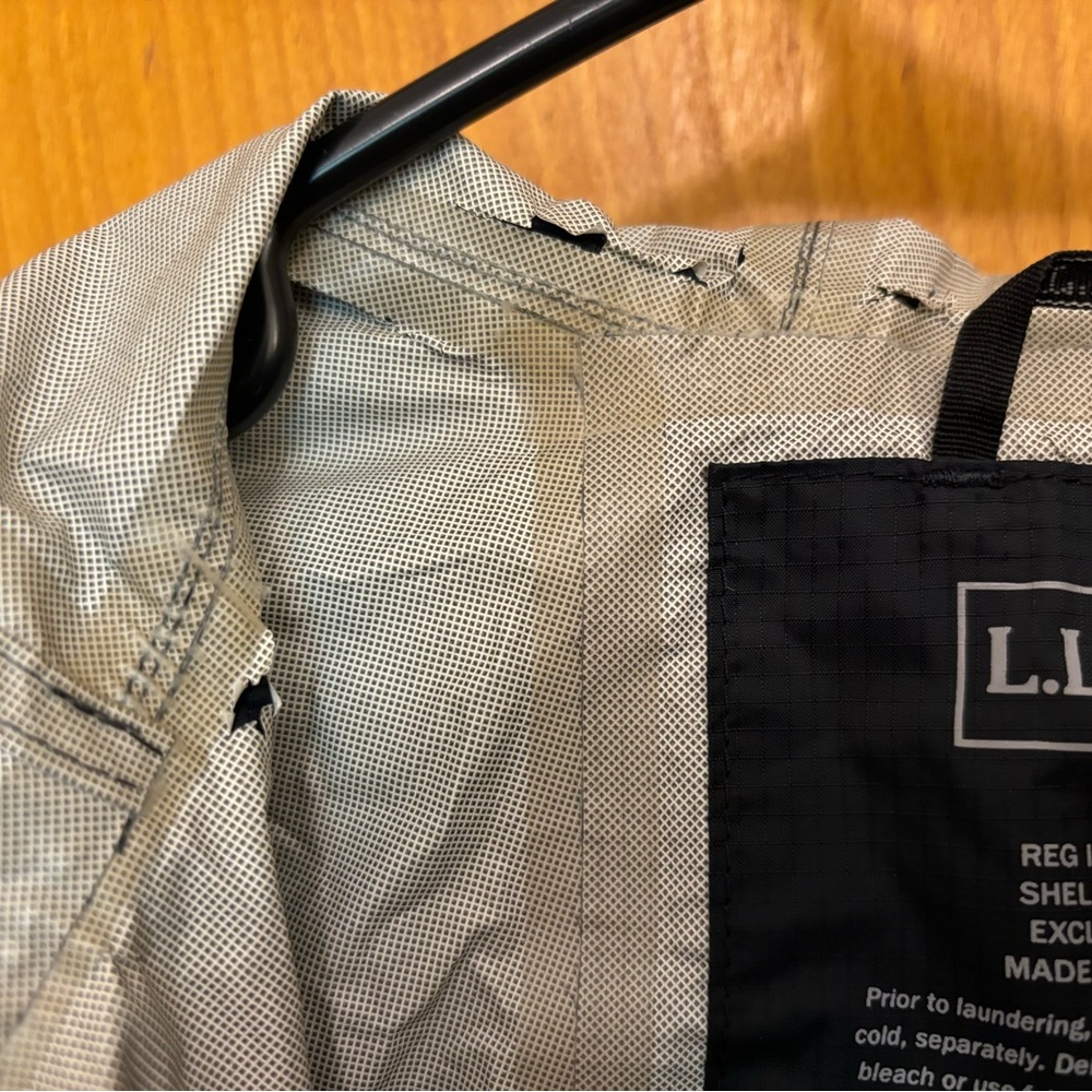 LL Bean Women’s Rain Shell - Picture 2 of 2